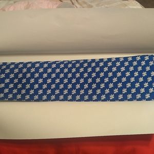 UK tie by Martha's vineyard "vineyard vines"